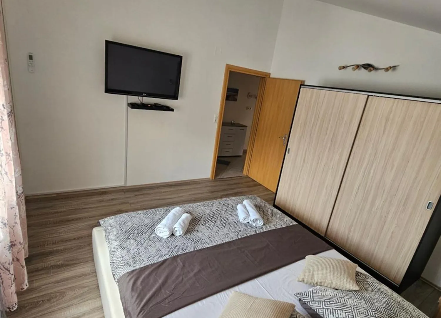 Maslina Apartment Kastel Stari 0*,  Croatia